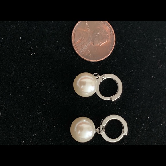 Earrings Fresh Water Pearls - Picture 2 of 3